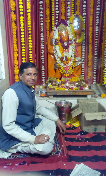 Astrologer Raj Narayan Sharma 
